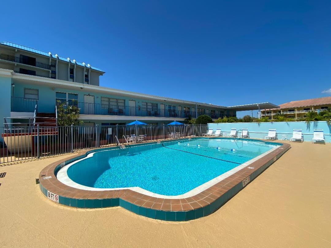 Beachside Resort Motel St. Pete Beach Exteriör bild