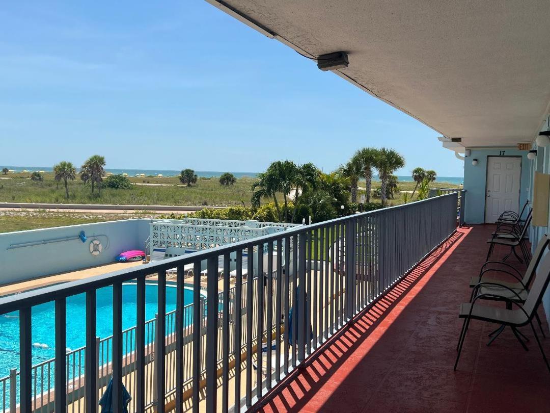 Beachside Resort Motel St. Pete Beach Exteriör bild