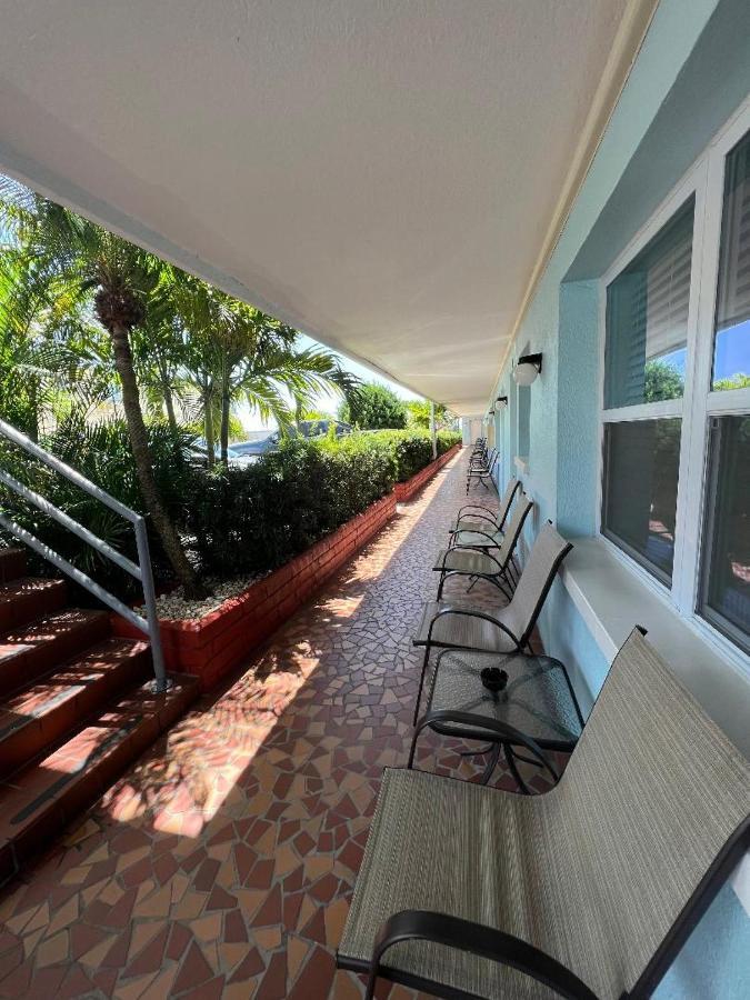 Beachside Resort Motel St. Pete Beach Exteriör bild