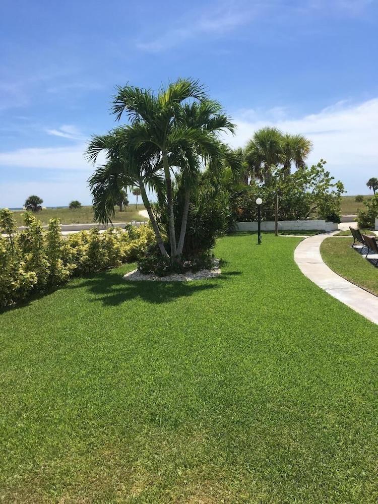 Beachside Resort Motel St. Pete Beach Exteriör bild
