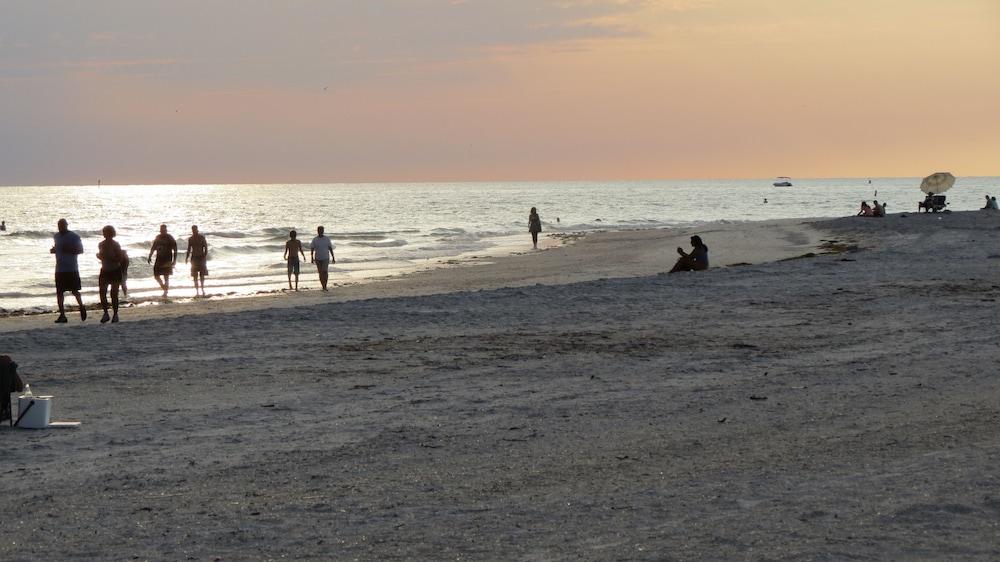 Beachside Resort Motel St. Pete Beach Exteriör bild